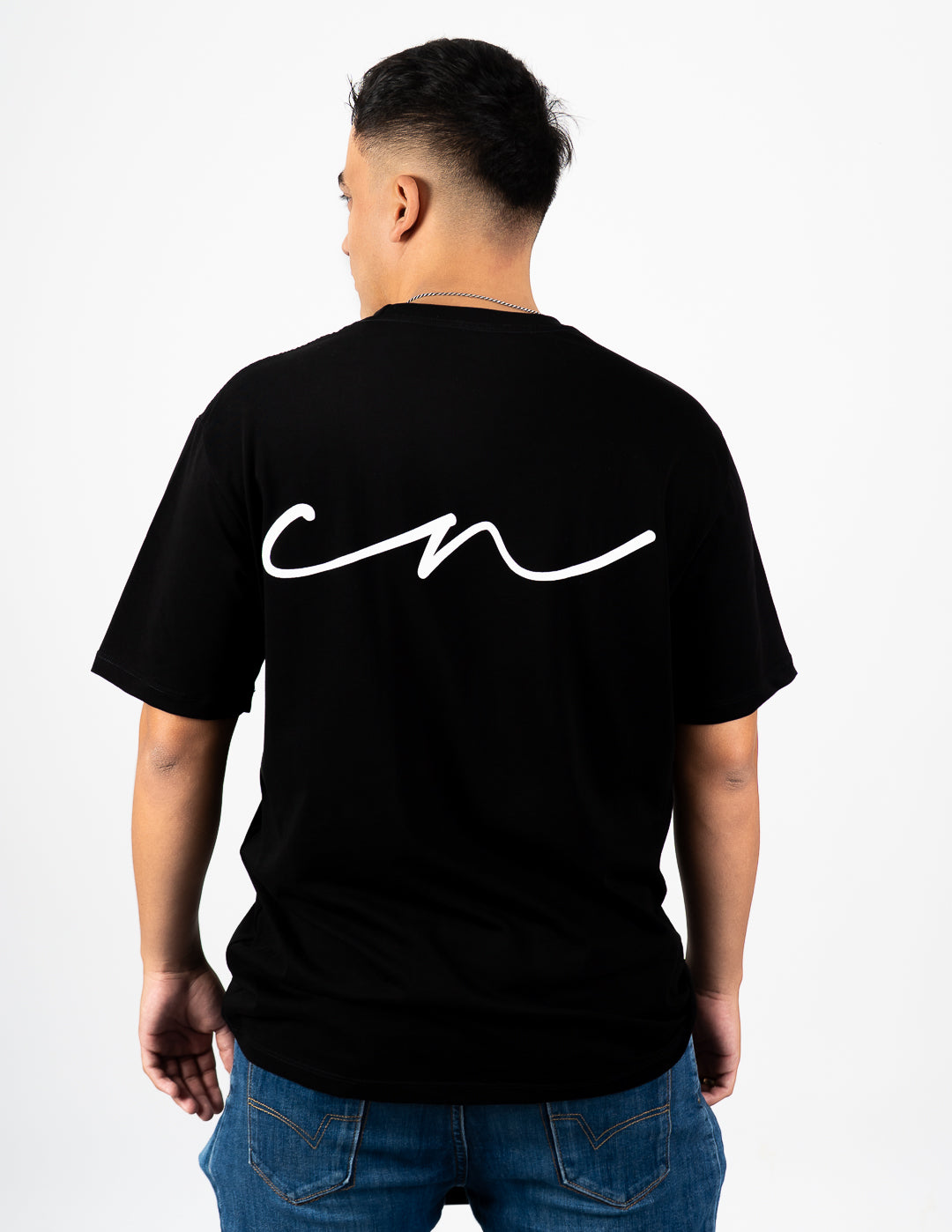 Camiseta Regular Cn Outline Negra